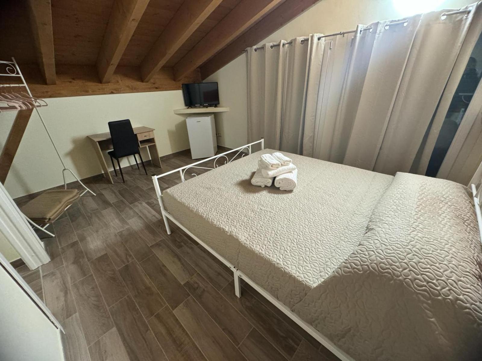 Park 20 Guest House Azzate Bagian luar foto